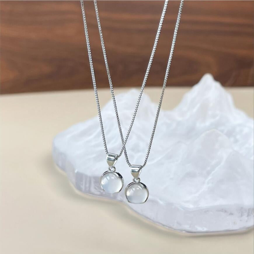 Women's Korean-style Simple Oval Pendant Necklace